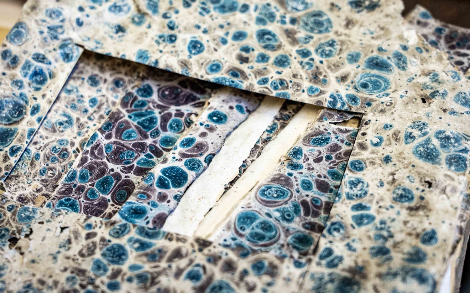 Papier marbré pour gardes et plats